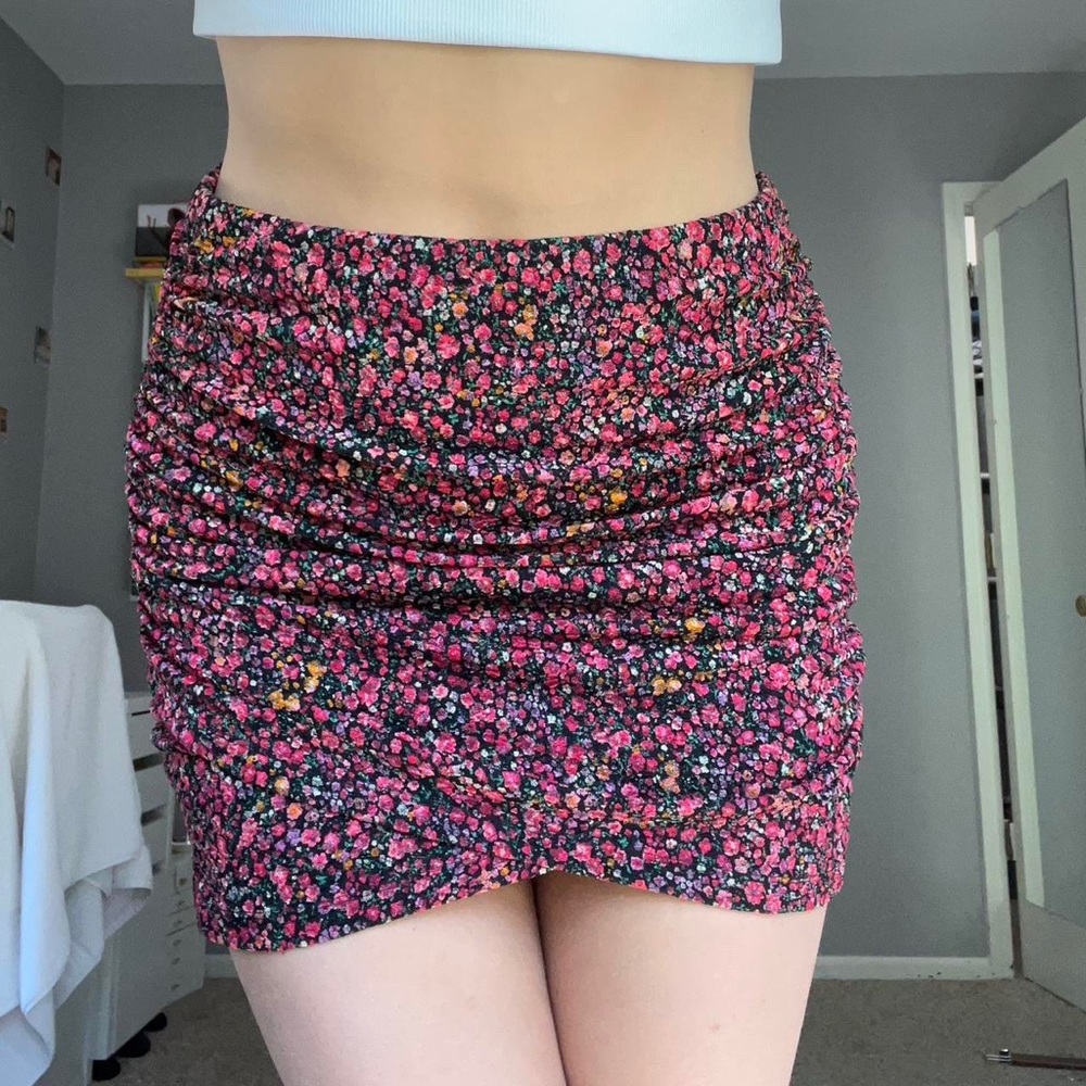 Leith size medium floral mini skirt!
